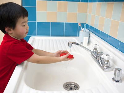 Kĩ năng rửa tay bằng xà phòng trước khi ăn.